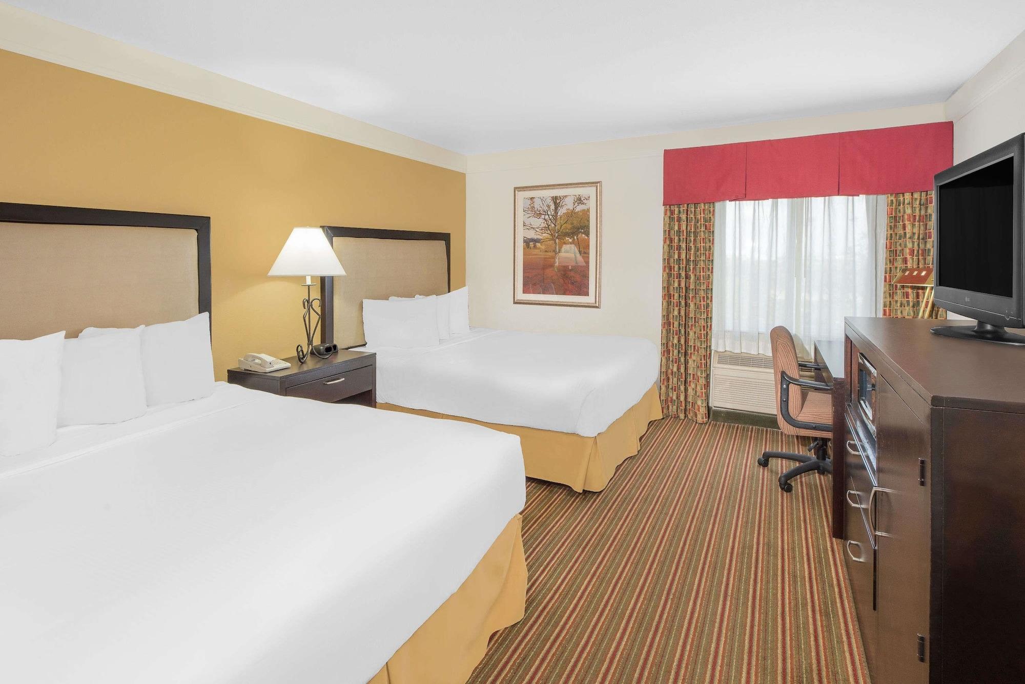 Baymont By Wyndham Litchfield Hotell Exteriör bild