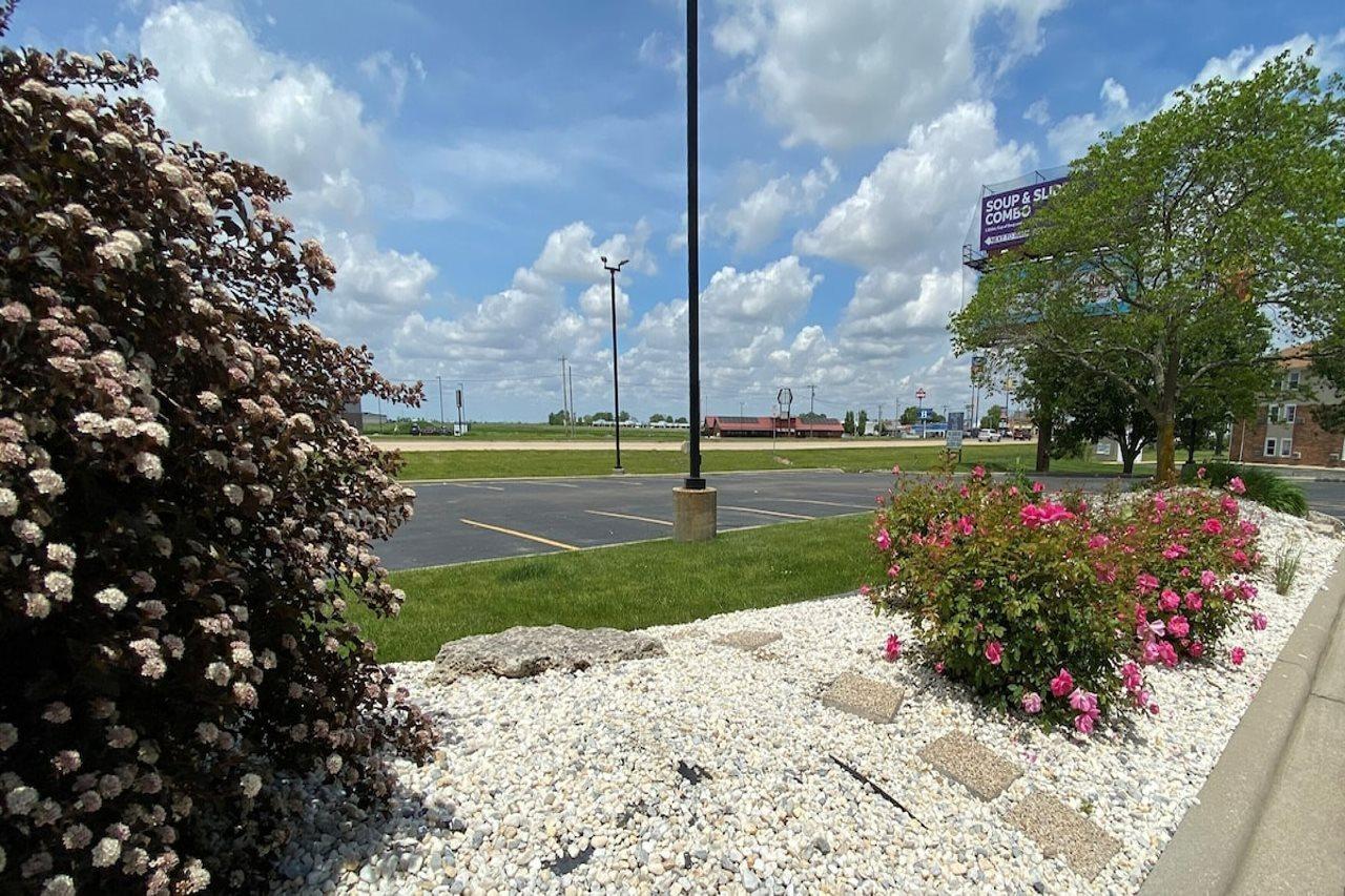 Baymont By Wyndham Litchfield Hotell Exteriör bild