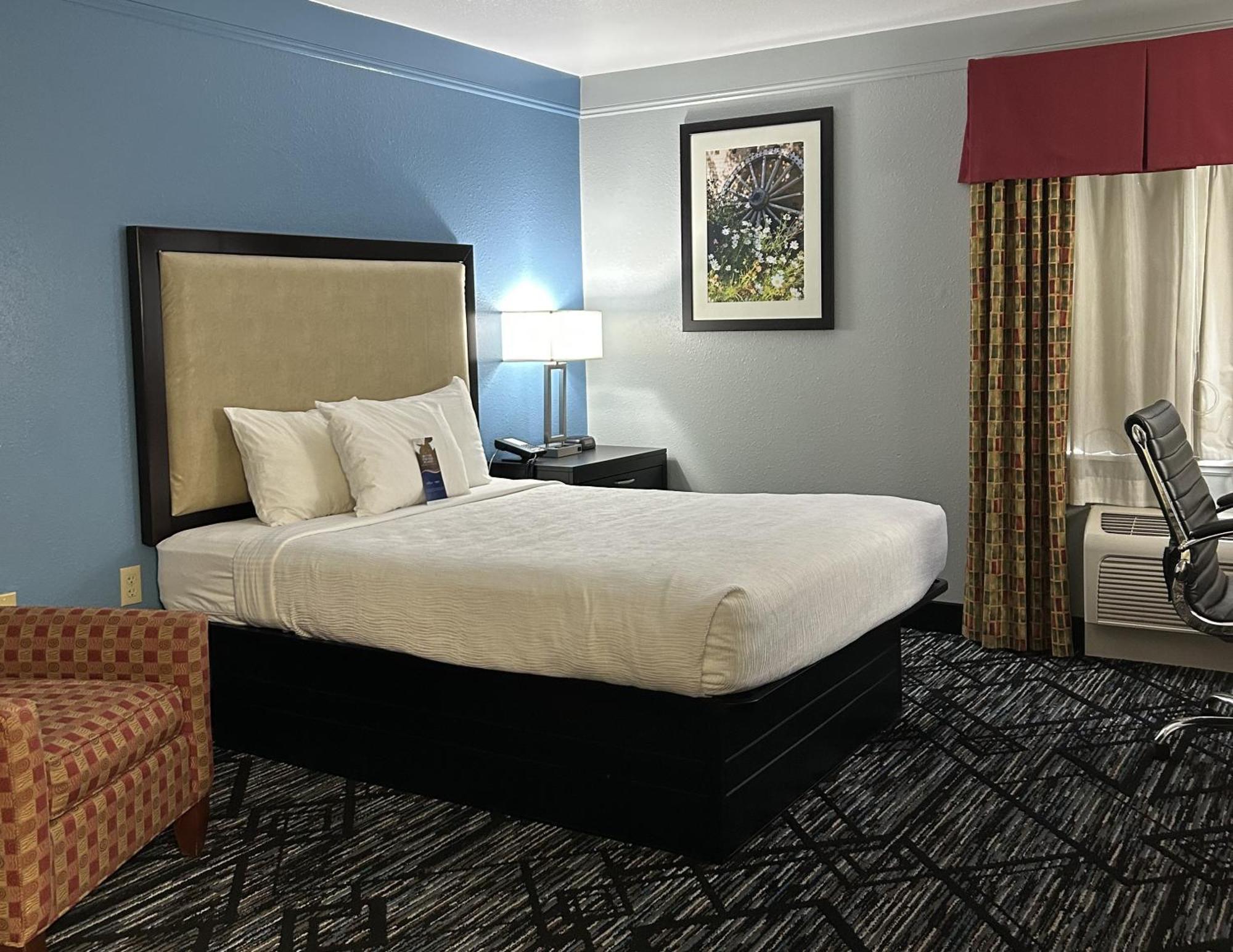 Baymont By Wyndham Litchfield Hotell Exteriör bild
