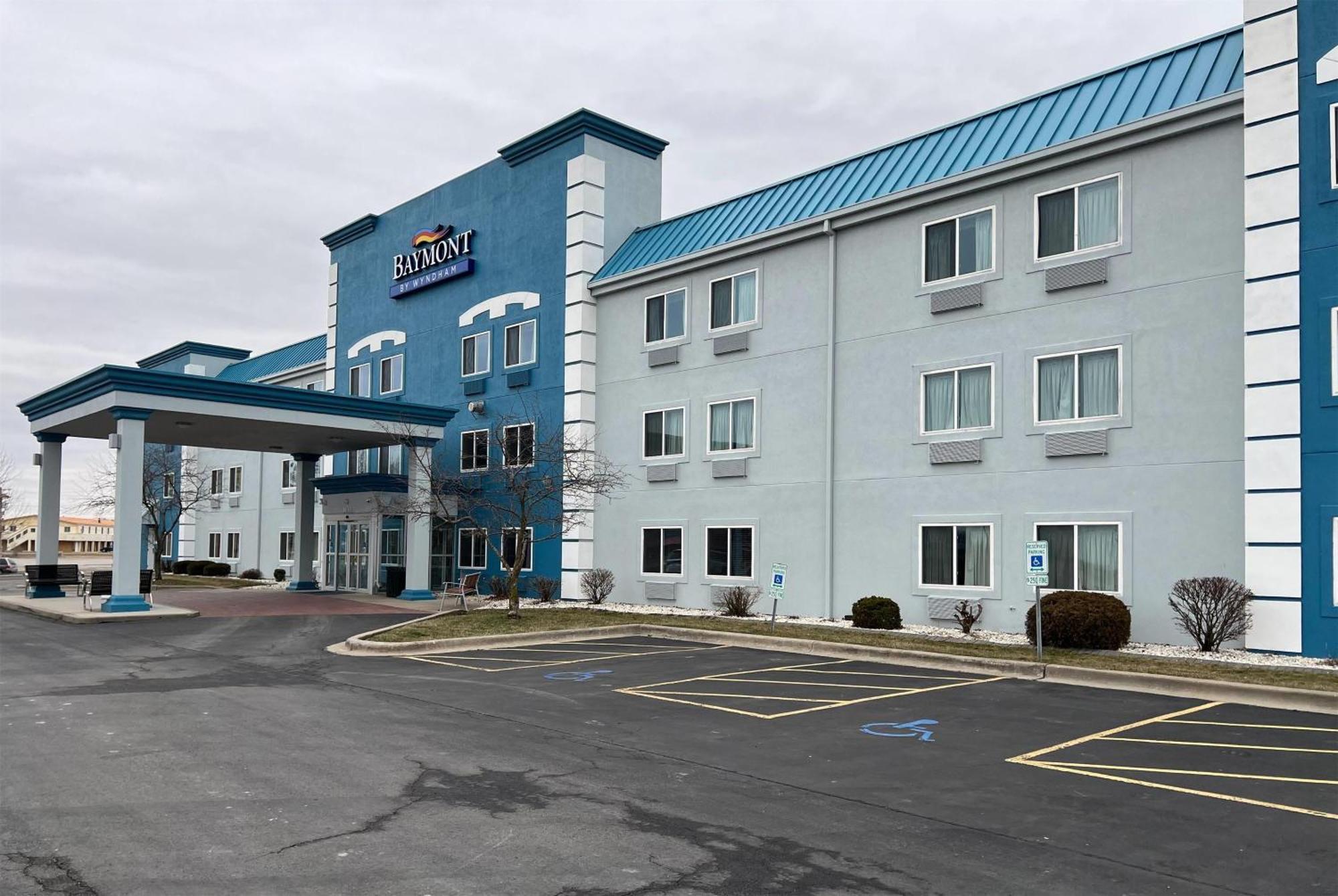 Baymont By Wyndham Litchfield Hotell Exteriör bild