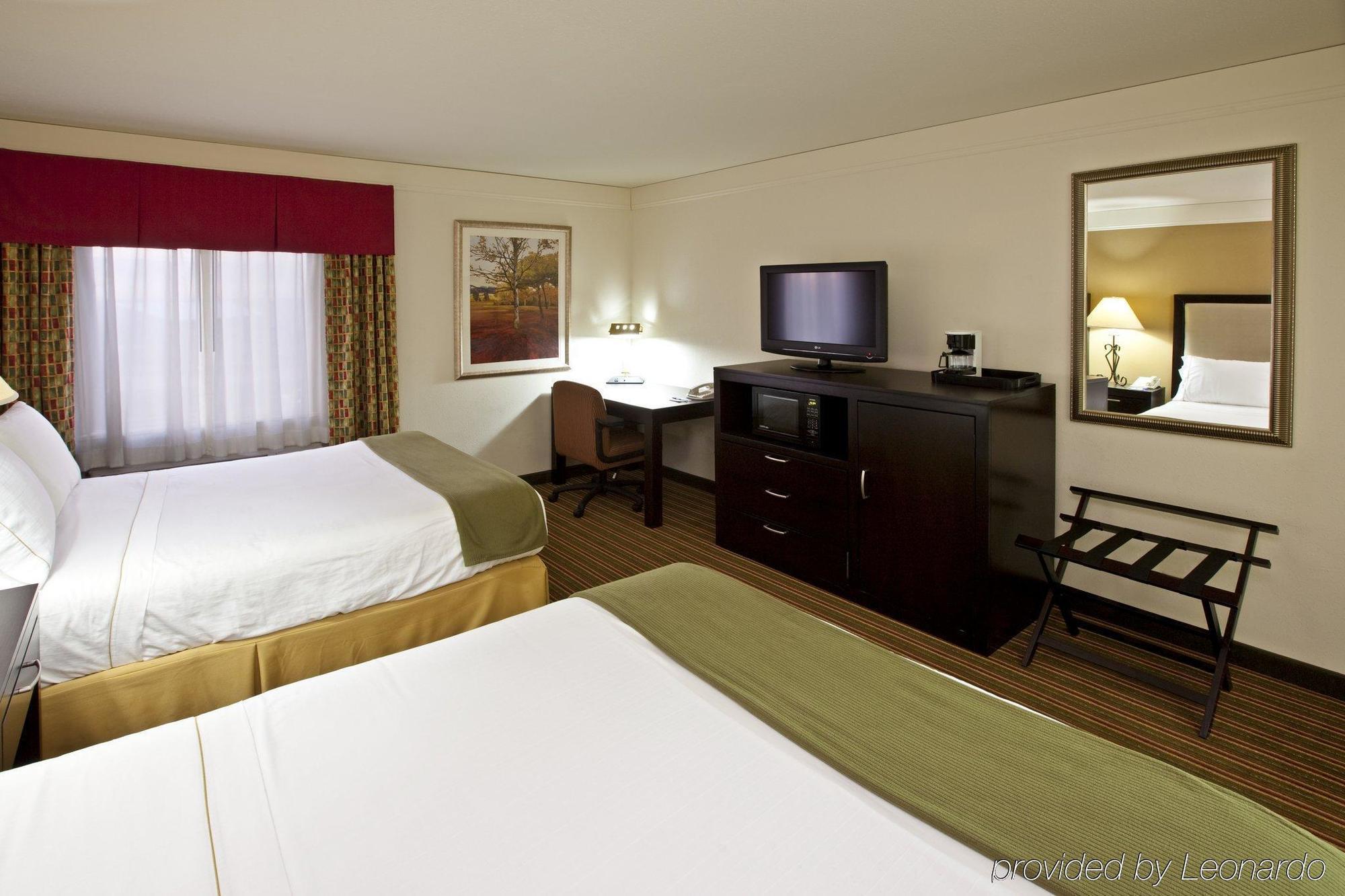 Baymont By Wyndham Litchfield Hotell Exteriör bild