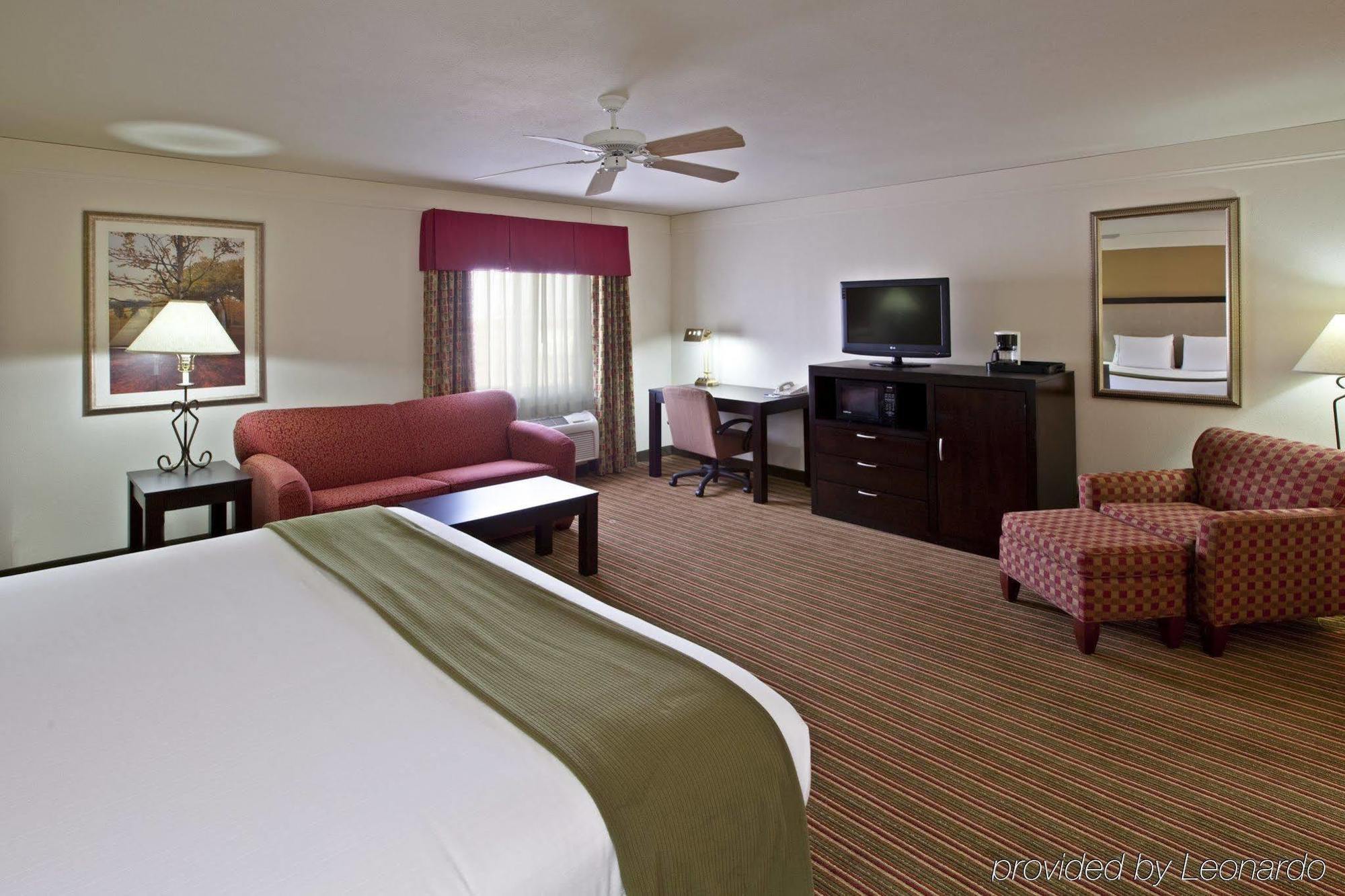 Baymont By Wyndham Litchfield Hotell Exteriör bild